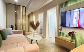 Modern & Glam Apartments Evergreen Towers Underground Parking Option